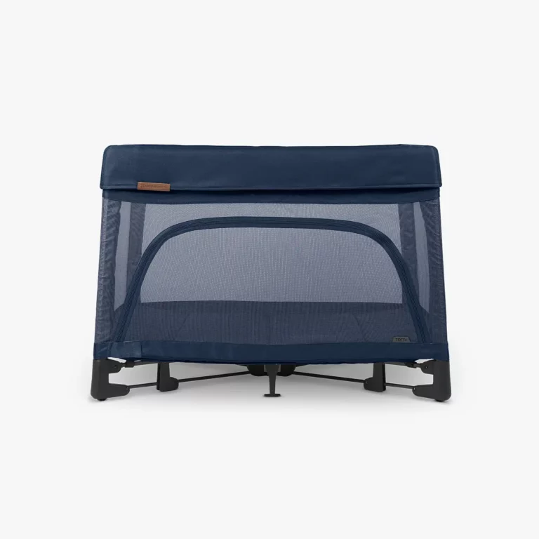 Remi Playard (Noa - Navy mélange) has an open, unobstructed design to keep an eye on baby at all times; the above-ground design keeps the baby draft-proof